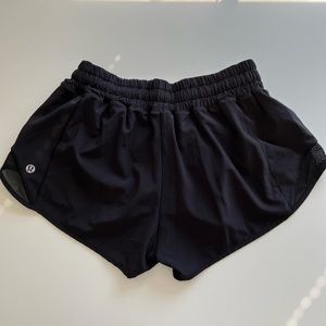 Lululemon size 6 Hotty hot shorts low rise 2.5